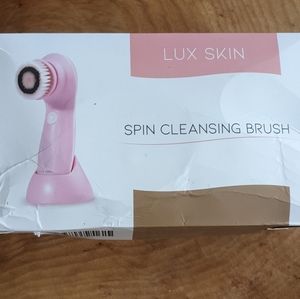 Spin facial cleansing brush